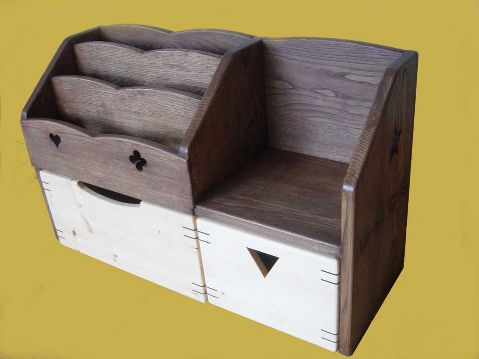 本立とマガジンラックなど